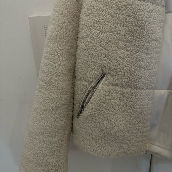 Levi’s Sherpa Zip Front Jacket - Picture 3 of 4